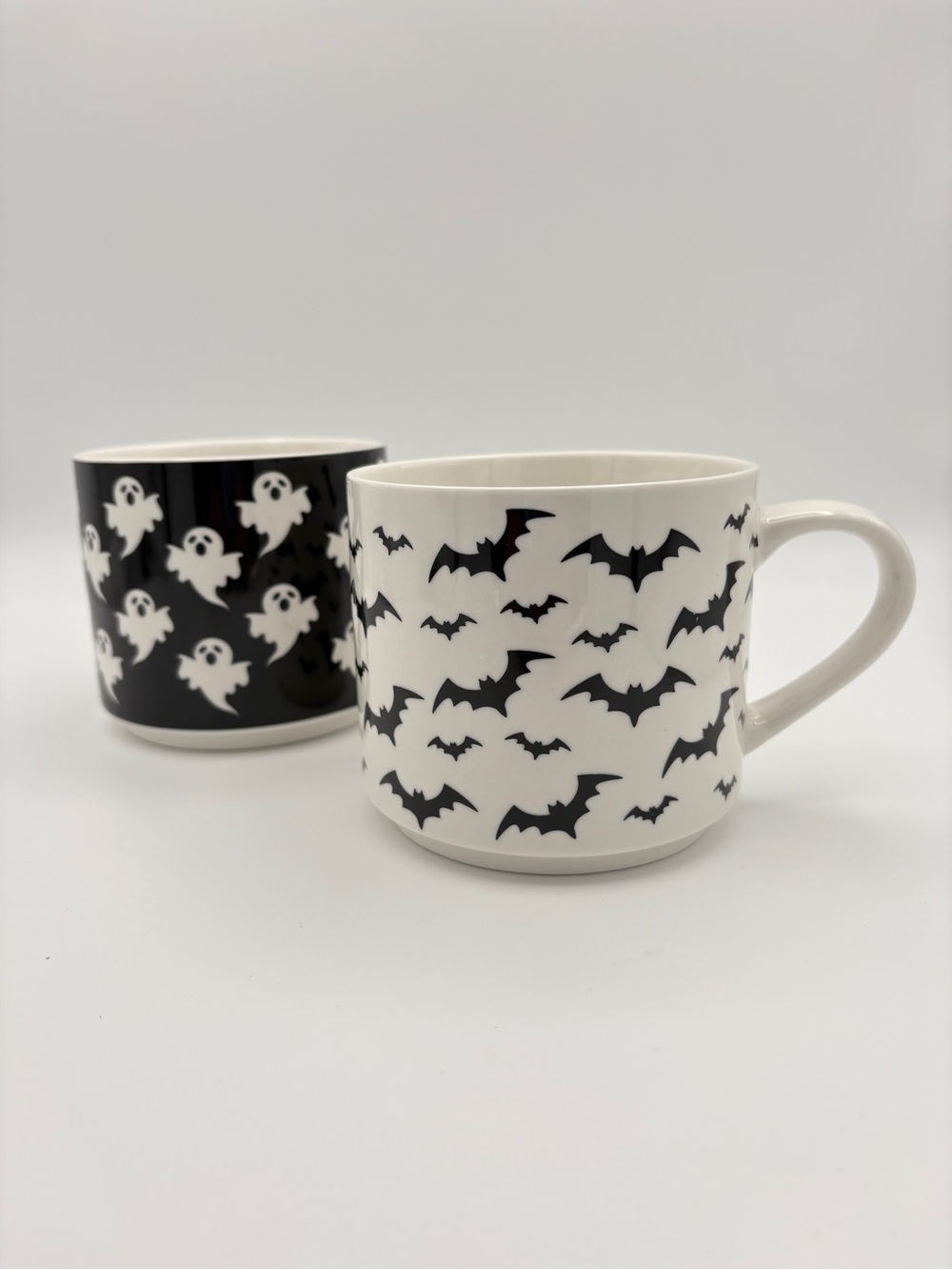 Mug Shotz Two Large Mugs One with Ghosts and One with Bats Halloween